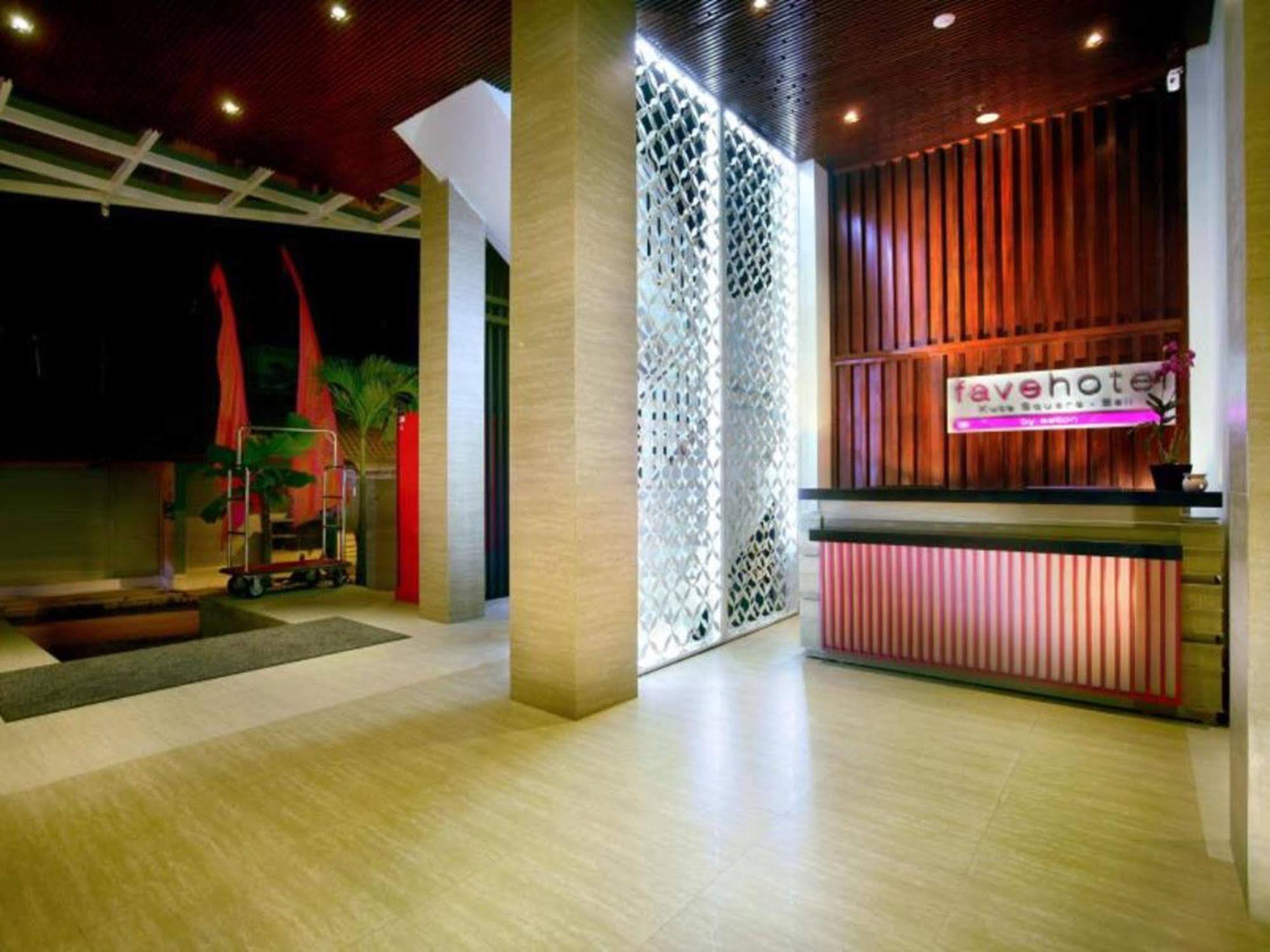 Favehotel Kuta Square Екстер'єр фото